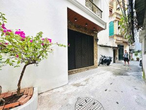 bán nhà chính chủ phố thịnh quang - thái thịnh q.đống đa.
dt 42m2 x 7tầng mt 5.5m giá 15.2 tỷ có tl