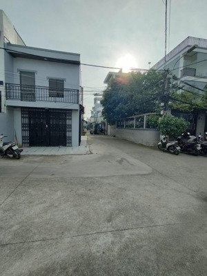 hiếm! căn góc 2mt đường 16m không lg qh- oto đậu ngày đêm- 4.2x14 2 tầng- chỉ 5.5t tl