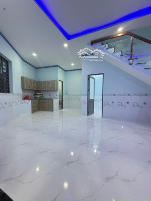 chính chủ cần bán nhà 1 trệt 1 lầu gần chợ tân vạn, biên hòa, dt 63m2, oto vào tận nhà, sổ đỏ