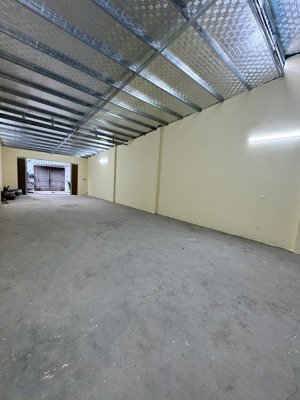 cho thuê cửa hàng trong ngõ đường thạch bàn, dt 100m, mt 13m, rb, giá 9tr