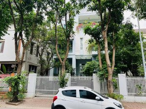 chính chủ bán bt mỗ lao 200m2 view sông. vỉa hè siêu rộng đường oto tải tránh nhau