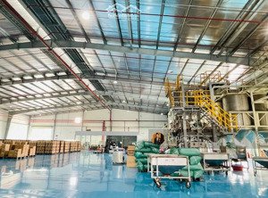bán xưởng kcn tp mới, tổng dt: 5000m2, xưởng 3000m2, đẹp, cao, nền expoxy mới 90%. giá chỉ 63 tỷ
