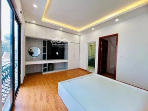 siêu hiếm tại di trạch 31m2 mặt tiền 4,5m nhà 5 tầng mới xây full nội thất 6 tỷ