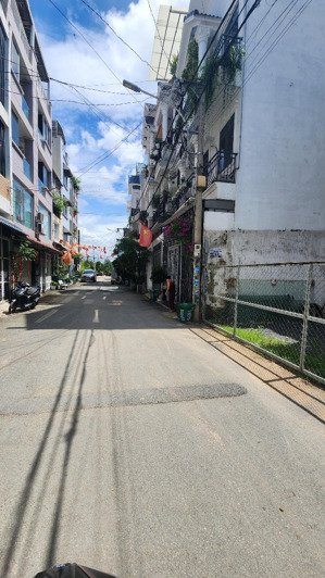 chủ cần bán lô đất đẹp, khu đồng bộ, an ninh, sạch sẽ, tiện xây văn phòng, nhà mới ở ngay