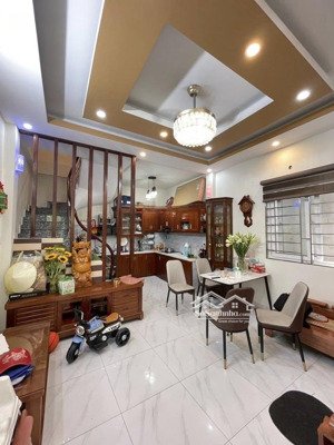 bán nhà ngọc trì thạch bàn 30m, 5 tầng