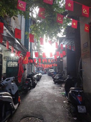 bán nhà tại phố nghĩa tân, 55m2, gần ngay trường tiểu học và ptcs nghĩa tân, giá siêu hời