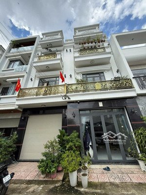 cần bán nhà 3 lầu phường hiệp hòa, vị trí đẹp, dt 80m2, 4pn, sổ riêng thổ cư, lh 