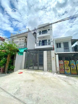 bán gấp nhà 3 tầng đẹp 5x23m, giá 8.1 tỷ, mặt tiền hẻm xe hơi huỳnh tấn phát ,tt nhà bè gần kho b