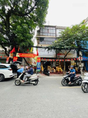 mặt phố hoàng hoa thám - lô góc - kinh doanh - vỉa hè rộng - tầng hầm