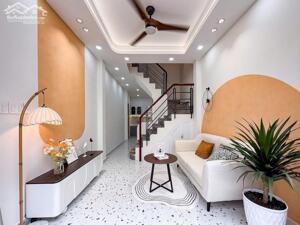 Bán nhà gần Nguyễn Trọng Tuyển, Phú Nhuận, mới ở ngay, 4 Tầng, 6Pn, 45m2, 6.x Tỷ