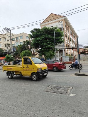 nhà mặt phố đẹp xuất sắc tại huỳnh tấn phát, dt 90m2, 3pn, 3wc