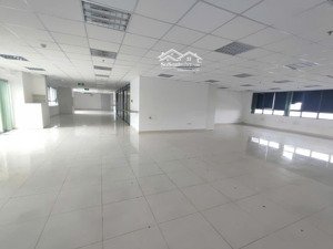 cần cho thuê văn phòng 330m2, view hồ thành công giá 85tr (thỏa thuận). lh 