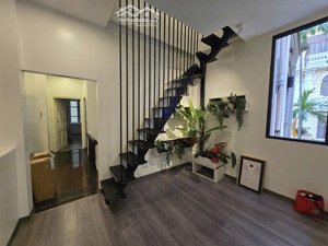 nhà đẹp lộng lẫy cầu giấy - lô góc thoáng sáng - dân xây chắc chắn - vuông vức nở hậu