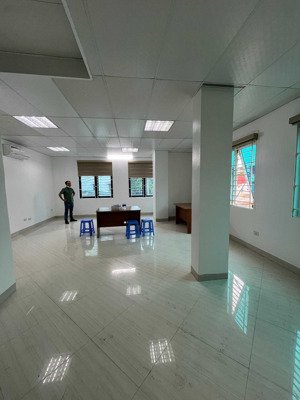 cho thuê văn phòng tại nguyễn xiển, vị trí đẹp, đường ô tô đỗ, sàn 50 m2