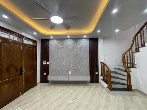 bán nhà hà trì 1 , nhà đông, thang máy . nhà mới chỉ việc ở