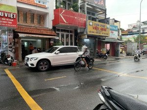 mặt tiền lê quyên góc phạm hùng quận 8, 52m2 5 tầng, đường 12m