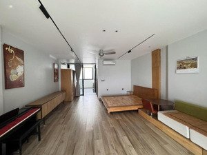 nguyên căn dt 5 x 21m,có thang máy,nhà hoàn thiện đẹp, phù hợp vừa làm văn phòng vửa ở