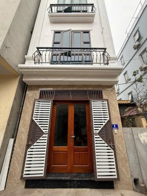 chỉ từ 6 tỷ sở hữu ngay nhà lai xá 42m2 - 8 phòng - cho thuê 25tr/tháng - sổ đỏ cc