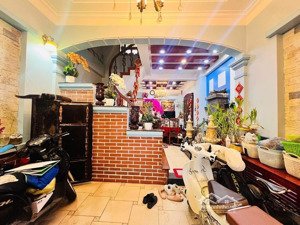 hiếm - phân lô cầu giấy diện tích 50m2 - lô góc - 5 tầng - gần phố, giá chỉ 11,8 tỷ có thương lượng