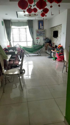 tôi chính chủ cần bán căn góc view hồ bơi 101 mv