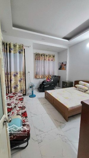 nhỉnh 5 tỷ, có nhà 4 tầng 65m2 đường lâm văn bền q7, 1 chủ bán