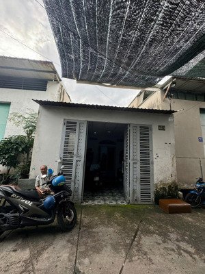 cần bán gấp căn nhà c4 h6m sát mặt tiền gần lê văn quơi-mã lò.