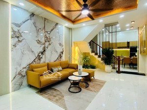 ô tô ngủ trong nhà - trệt 2 lầu sân thượng đúc - 48m2 - gần trường, chợ, nhà thờ - chỉ hơn 5 đồng