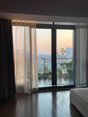 bán gấp căn hộ 133m2, 3pn, cửa nam, ban công bắc, full đồ, cc dolphin plaza. giá chỉ 9.5 tỷ