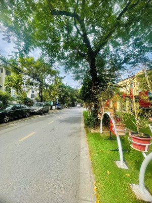 bán nhà phân lô cán bộ - hàng xóm times city - dt 122m2, full nội thất - ở ngay. giá bán 24.45 tỷ