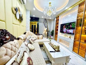 - bán nhà thuỵ khuê, sát phố, 35m2, 9.3 tỷ.