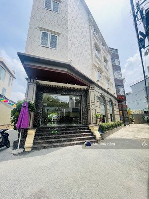 giảm 2.5tỷ bán nhanh nhà 1t2l ngang 8m vuông vức - có gara ôtô, sân vườn thoáng mát khu dân trí cao