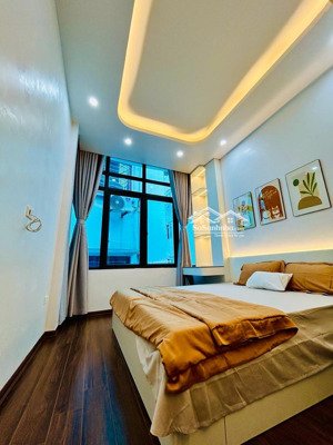 nhanh chân! mặt phố chính kinh 30m2- ngõ thông- kinh doanh- oto đỗ cửa- sổ vuông lộc phát