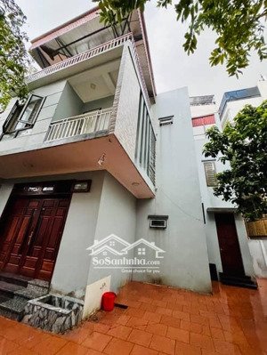 lô đất tiềm năng có sẵn nhà 3 tầng diện tích rộng giá cực tốt gần chợ đồng dinh sầm uất