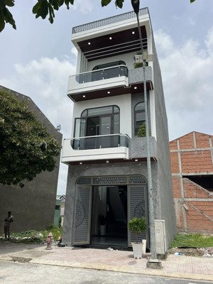 chỉ cần 300 triệu sở hữu ngay nhà 6x20m, 1 trệt 2 lầu .chợ đầu mối bình điền