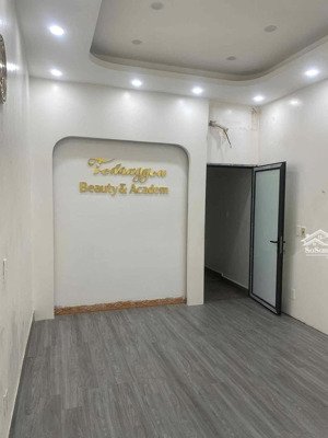 cho thuê nhà mặt phố chùa hàng, 32m2 * 3 tầng, mặt tiền 4m