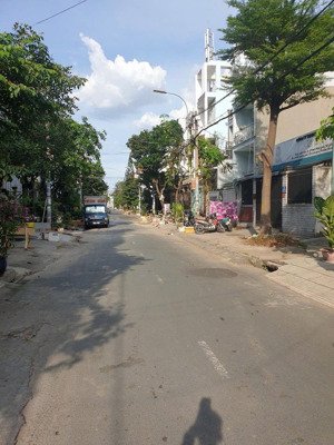 mặt tiền 14m nhà 4 tầng vị trí đắc địa nhất dc11, sơn kỳ giá mềm bất ngờ!