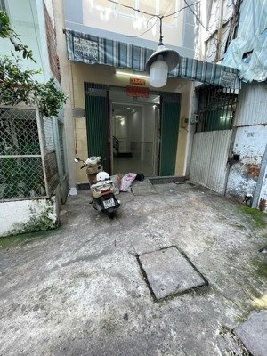 nhà 4x14 kết cấu 3 tấm hẻm đường phú thọ. quận 11