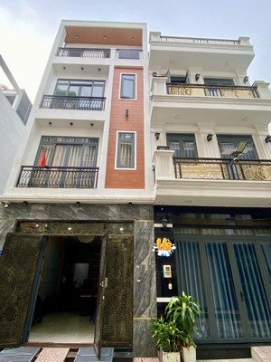 đối diện công viên hồ trái tim-dt 5m x11- 4 tầng -hẻm 6m-giá chỉ 5 tỷ 6-không lộ giới -không qh.