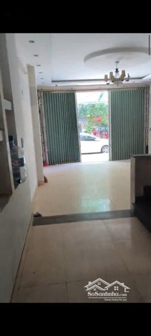 nhà 3 tầng mặt tiền đào trí gần sông, khí hậu mát mẻ dòng tiền ổn định 8tr/tháng