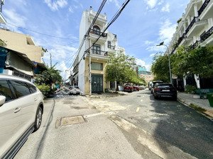 nhà ngay ngã tư ga, sát bên gò vấp, dt:4x16m, lửng, 3 lầu, 4pn, 5vs, p.thờ, s.thượng, giá 6.45 tỷ,