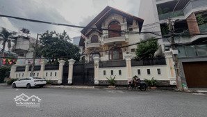 hot ! giảm 20tỷ bán gấp villa vip full nội thất cao cấp dt 430m2. hầm, 4 lầu. cmt8 . p tân sơn nhất