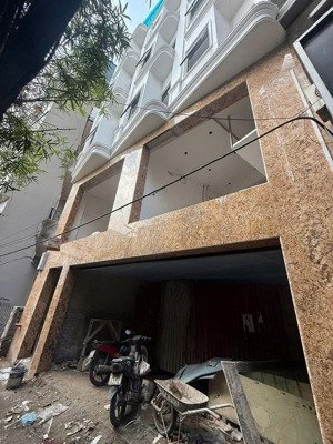 nhà dòng tiền trường chinh đống đa ngõ thông oto vào nhà 36 phòng kk 8t thang máy dt 102m mt 8.5m