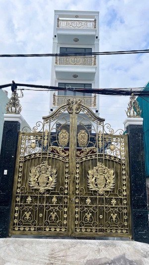 bán nhà có thang máy sát quốc lộ 13 gần vạn phúc