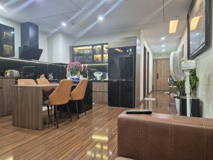 căn hộ hoàn thiện nội thất đẹp, căn hộ vuông vắn và đầy đủ tiện nghi. ngay mặt đường trần phú.