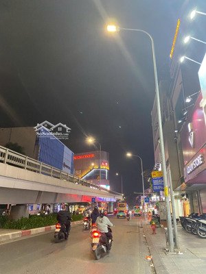 bán nhà mặt phố chùa bộc. 1 căn duy nhất 107m sổ đẹp nở hậu