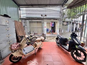 nhà c4 ở ngay, 92m2 ( 4x13, nở hậu 7m) xe hơi tránh nhau,, dĩ an chỉ hơn 4 đồng tl