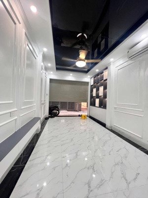 siêu phẩm trần khát chân nhà mới, thang máy nhập khẩu, đẳng cấp sống thời thượng 42m2 x 5t