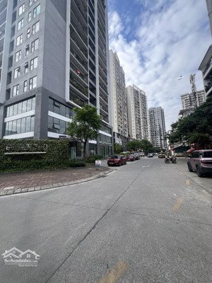 chính chủ cần bán gấp nhà phố nguyễn sơn -long biên -dân xây 3 tầng -ngõ 158 -đối diện nhà văn hoá