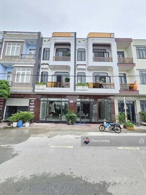 bán 2 căn nhà full nội thất kdc dĩ an p.tân đông hiệp tp.dĩ an hcm mới dt 68,7m ngang 5,5m gần go