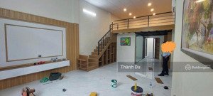 cho thuê nhà nguyên căn phố giang biên gần trường chu văn an, trường mầm non giang biên giá 7 tr